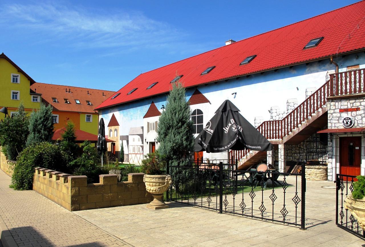 Hotel U Lisky Hostka  Exterior foto