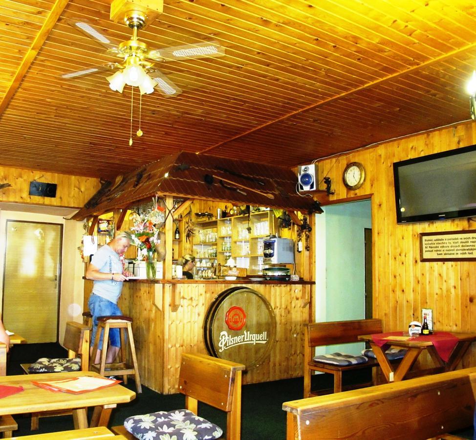 Hotel U Lisky Hostka  Exterior foto